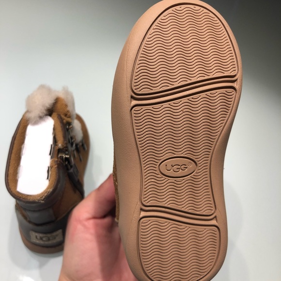 ✨UGG kids, brand new, never worn, size 6 toddler✨ - Picture 7 of 8